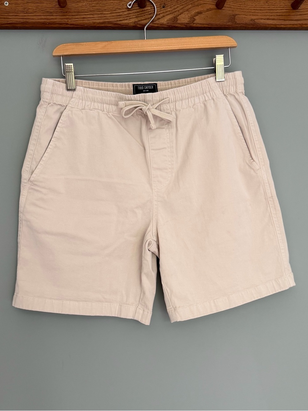 Todd Snyder Sand Dollar Beige Chino Drawstring Waist 7" Weekend Shorts